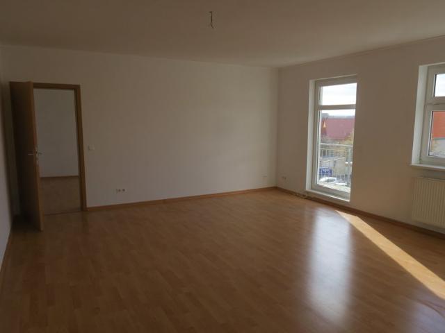 Dachgeschoß sonniger Balkon Vollbad Einbauküche zentral mit PKW Stellplatz