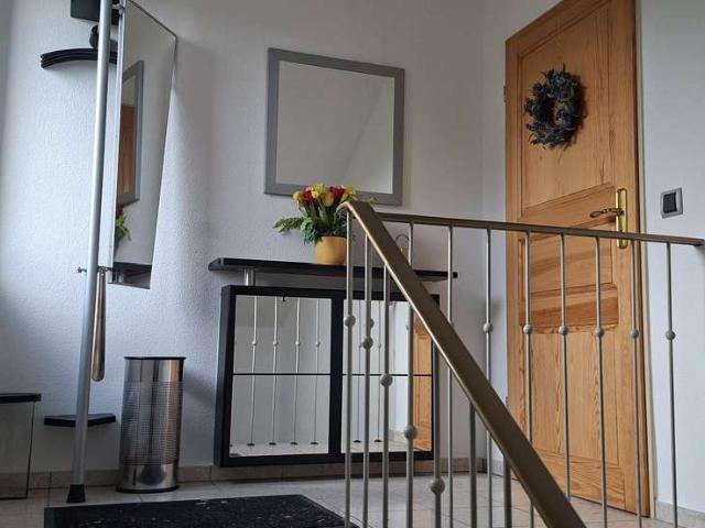 Dachgeschoss Wohnung in Betteldorf: Drei Zimmer mit viel Potenzial
