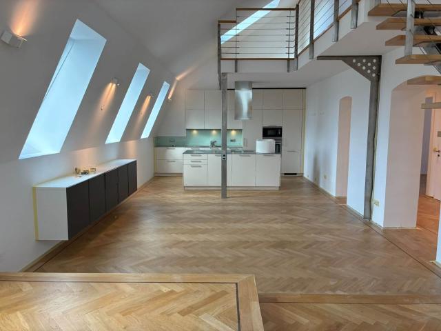 Dachgeschoß Wohnung mit Terrasse und schönem Ausblick, inklusive Garage OTTO Immobilien