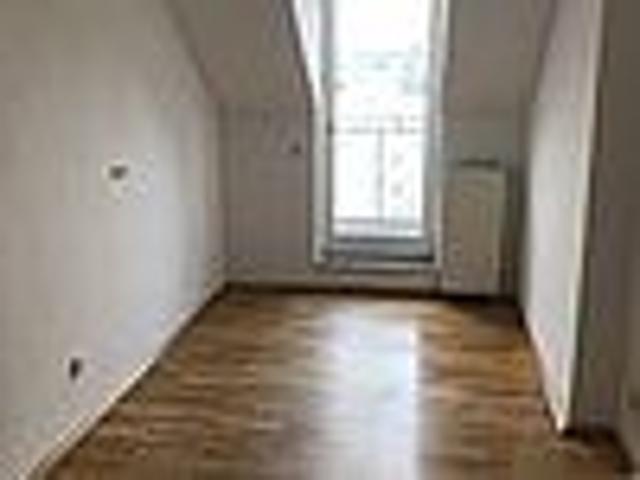 DACHGESCHOSS TRAUM mit BALKON und PARKETTBODEN