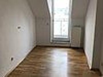 DACHGESCHOSS TRAUM mit BALKON und PARKETTBODEN