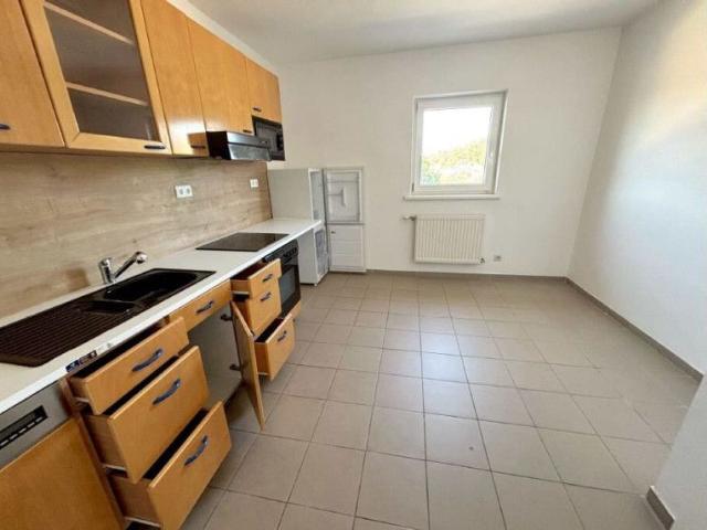 Dachgeschoss Zwei Zimmerwohnung mit Essküche!