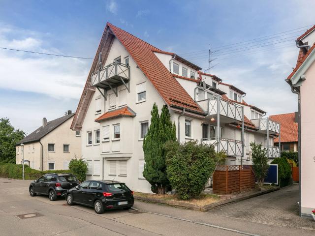 Dachgeschossflair trifft Wohnkomfort: 3,5 Zi. mit Balkon und Tiefgaragenstellplatz