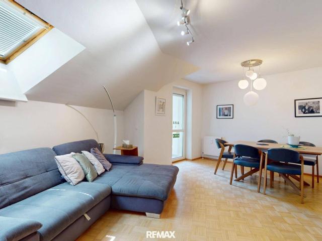 Dachgeschossflair am Siedlungsrand – 82 m² Wohnkomfort mit Balkon