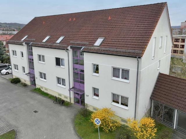 Dachgeschossflair genießen: 1 Zimmer Wohnung mit Balkon