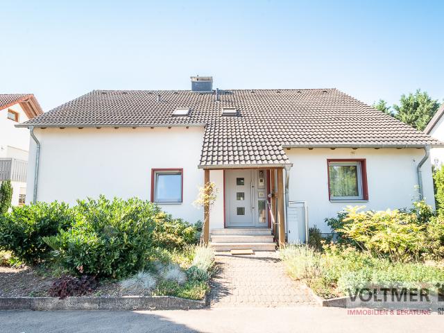 DACHPERLE gepflegte Dachgeschosswohnung mit Garage in ruhiger Lage von Homburg!