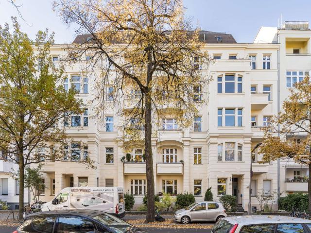 Dachrohling zum Ausbau von vier einzigartigen Wohnungen in Berlin Schöneberg
