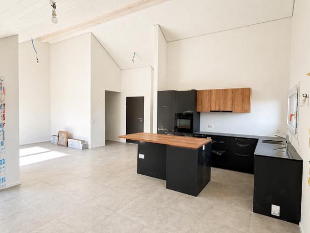 Neubauwohnung im Dachgeschoss, Seeanstoss, sofort verfügbar
