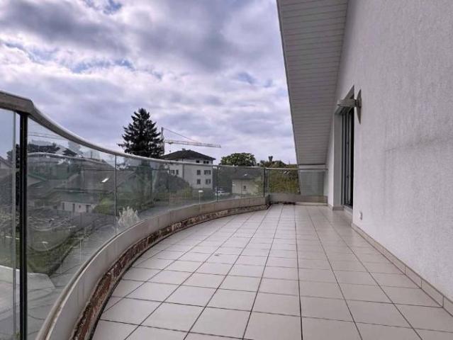 Penthouse mit 5,5 Zimmern und Blick auf den Genfersee