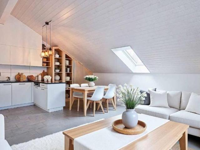 Moderne 3.5 Zimmer Wohnung mit überdachten Parkplätzen