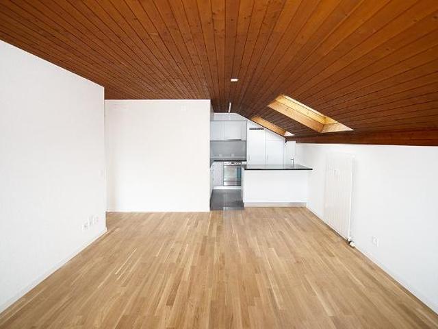 Dachwohnung mit Charme!