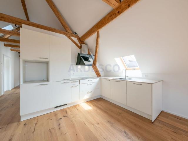 Dachwohnung mit Charme!
