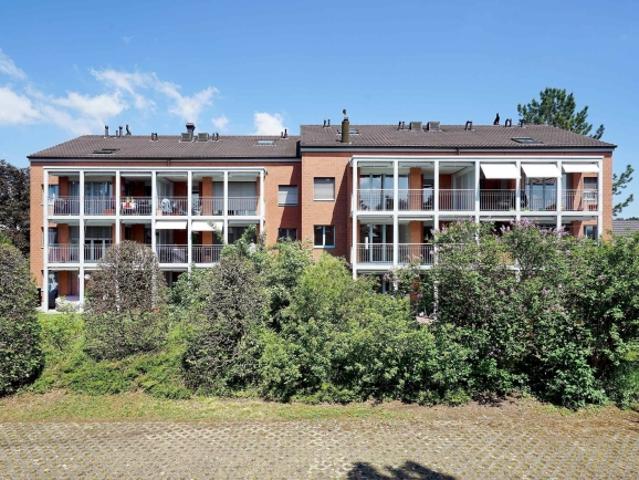 Dachwohnung mit Cheminée und Miete geschenkt