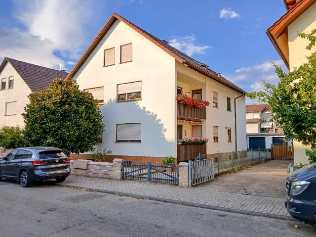 Dachwohnung mit Garage in Traumlage!