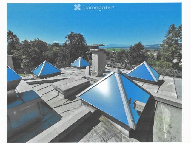 Dachwohnung mit Glaspyramiden
