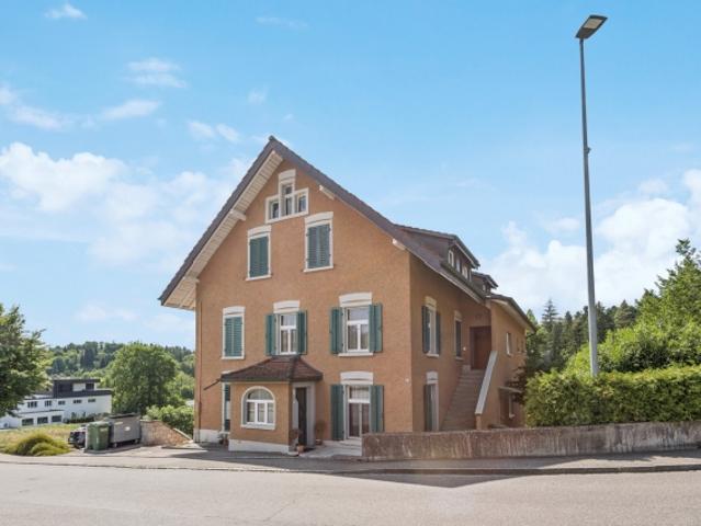 Dachwohnung mit Flair in Bahnhofsnähe