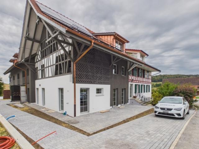 Dachwohnung mit Weitblick Ihr neues Zuhause im Herzen von Schneisingen
