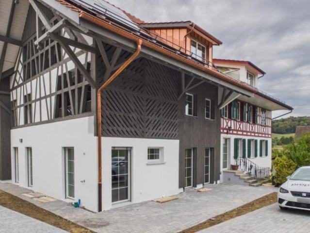 Dachwohnung mit Weitblick Ihr neues Zuhause im Herzen von Schneisingen
