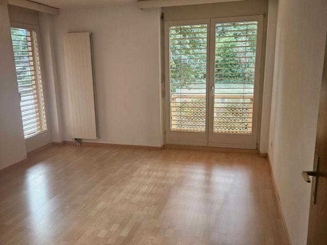 Dachwohnung/helle 3.5 Zi Whg mit Balkon und schöner Aussicht in Schwarzenbach SG