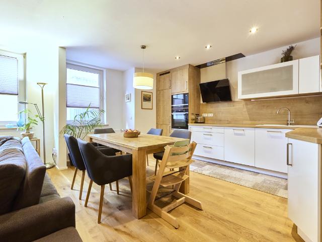 Dachterrasse, Garage und besondere Aufteilung: Wohnung im Thelottviertel mit Hausflair!