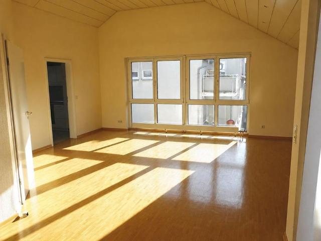 Dachterrasse Raumhöhe Tiefgarage im Grün FFM 102qm