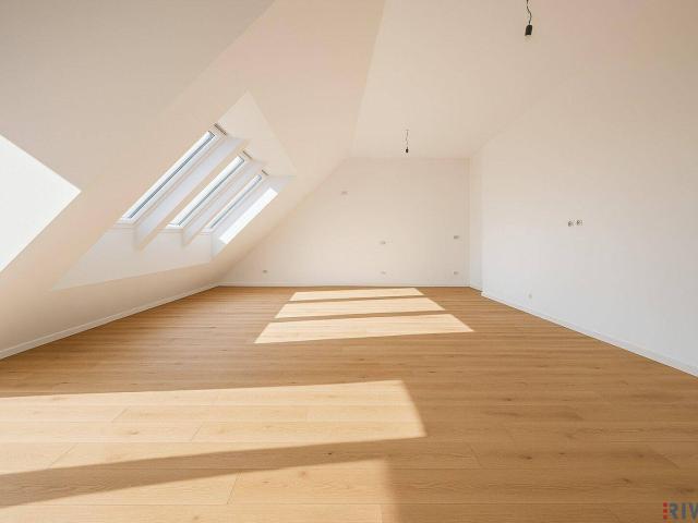 Dachterrassenwohnung | Erstbezug nach Errichtung | südseitig | Klima & Luftwärmepumpe | Tiefgaragenplatz | über 3m Raumhöhe