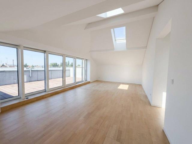 Dachterrassenwohnung mit möblierter Küche im Stadtzentrum von Ried