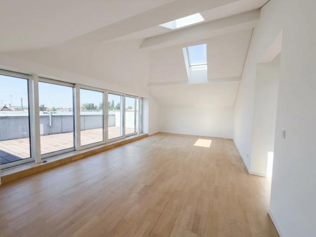 Dachterrassenwohnung mit möblierter Küche im Stadtzentrum von Ried