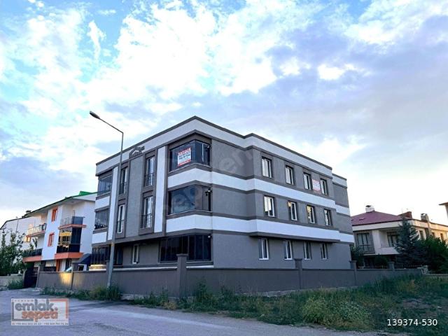 DADAŞKENT'TE MERKEZİ KONUMDA OTURUMA HAZIR SATILIK 2+1 DAİRELER