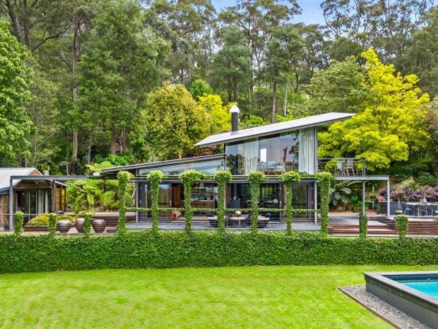 'Dadirri Retreat' Architect Designed Residence set on 5.5 Acres