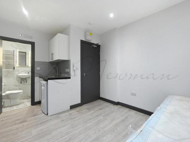 Dafforne Road, Balham, SW17 1 bed in a house share to rent £1,075 pcm £248 pw