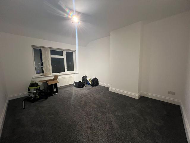 Dagenham RM8, 1 bed flat to rent, £1,450 pcm | PrimeLocation