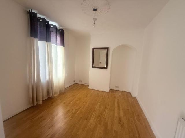 Dagenham RM8, 4 bed terraced house to rent, £2,700 pcm | PrimeLocation