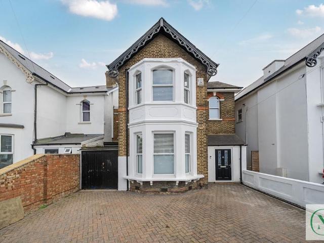 Dagnall Park, London, SE25 3 bed detached house to rent £3,000 pcm £692 pw