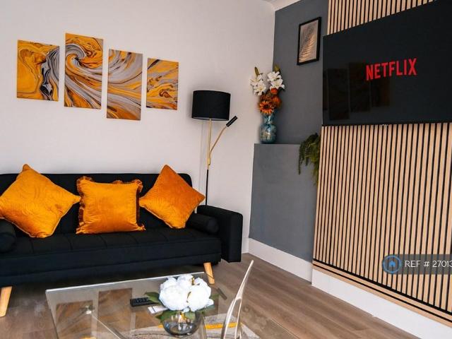 Dagnall Park, London, SE25 5 bed semi detached house to rent £5,500 pcm £1,269 pw