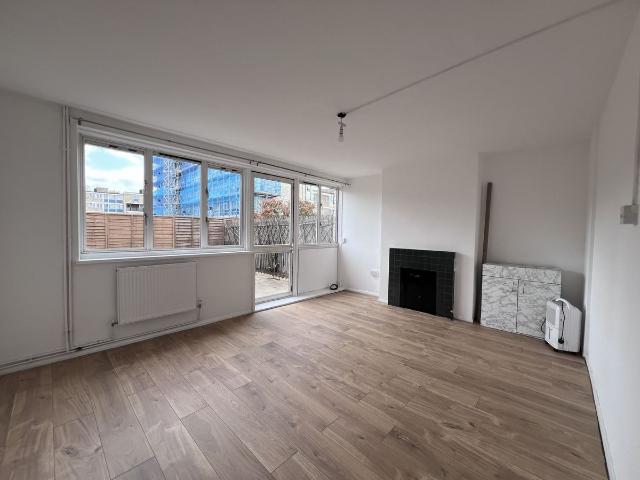 Dagobert House, Smithy Street, Stepney Green E1, 3 bed maisonette to rent, £2,800 pcm | PrimeLocation