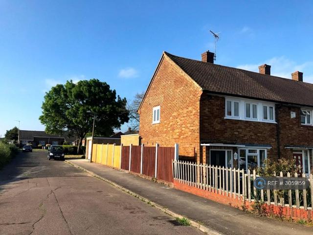 Daiglen Drive, South Ockendon, RM15 3 bed semi detached house to rent £1,800 pcm £415 pw