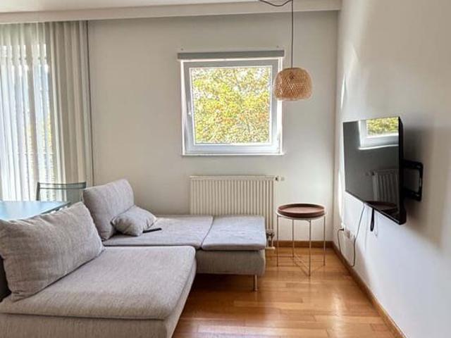 DAILLY – STUDIO MEUBLÉ LUMINEUX AVEC BALCON FAIBLE CHARGES