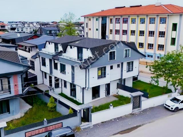 Daire Parasına Bahçeli Villa