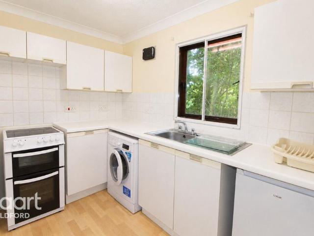 Dairymans Walk, GUILDFORD 1 bed apartment to rent £1,100 pcm £254 pw