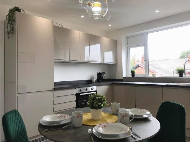 Daisy Bank Road, Manchester, M14 3 bed apartment to rent £1,769 pcm £408 pw
