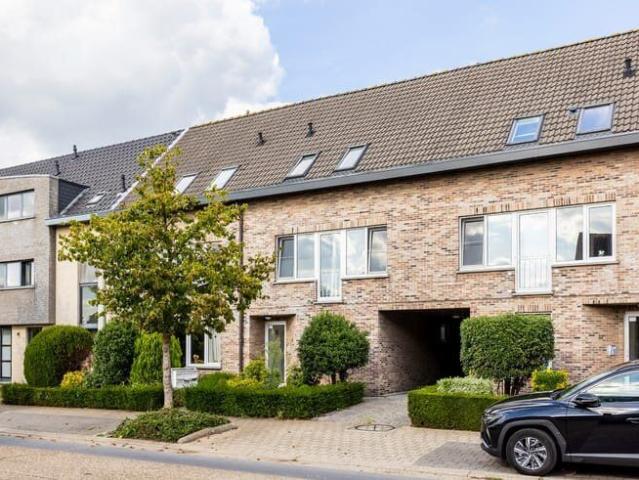 Dakappartement met 1 slaapkamer, groot dakterras en garageb