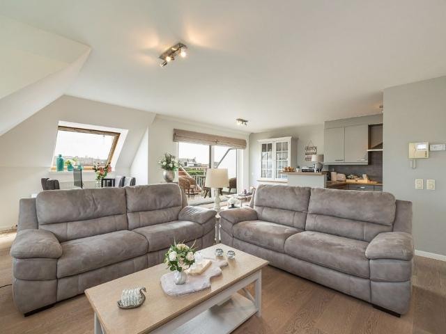 Dakappartement met 2 slaapkamers, terras en staanplaats