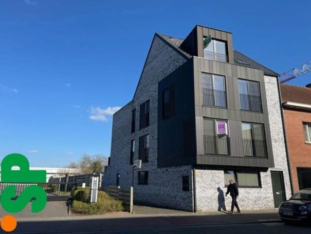 Dakappartement met één slaapkamer, terras en carport
