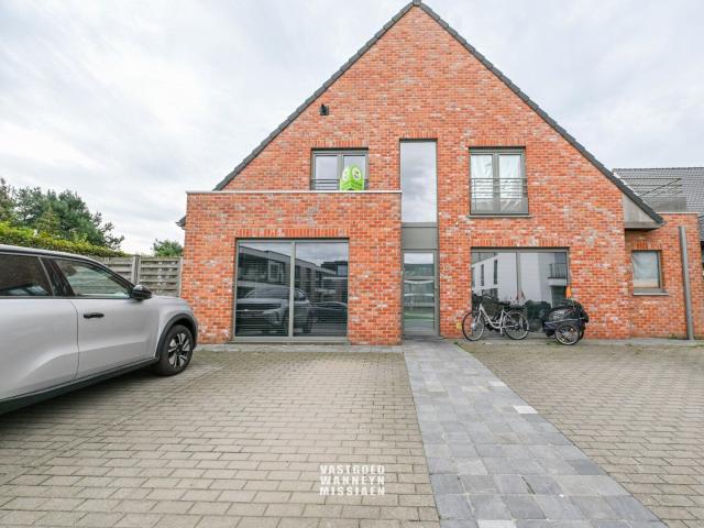 Dakappartement met ruim terras en autostaanplaats in Zwevez