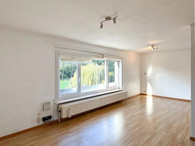 Dakappartement met twee slaapkamers en garagebox te huur in Kruibeke!