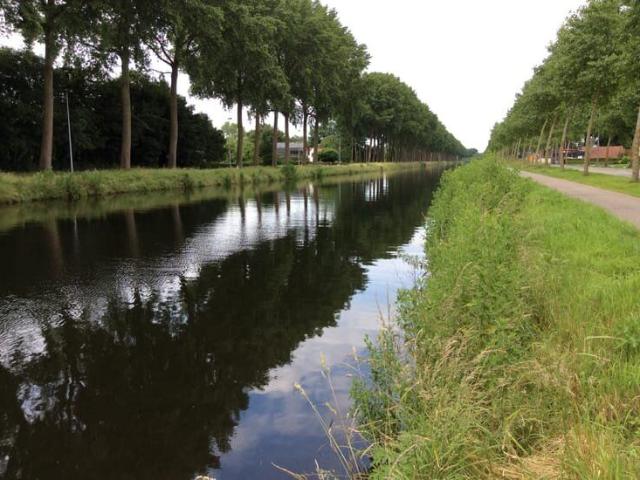 Dakstudio met mezzanine langs Damse Vaart