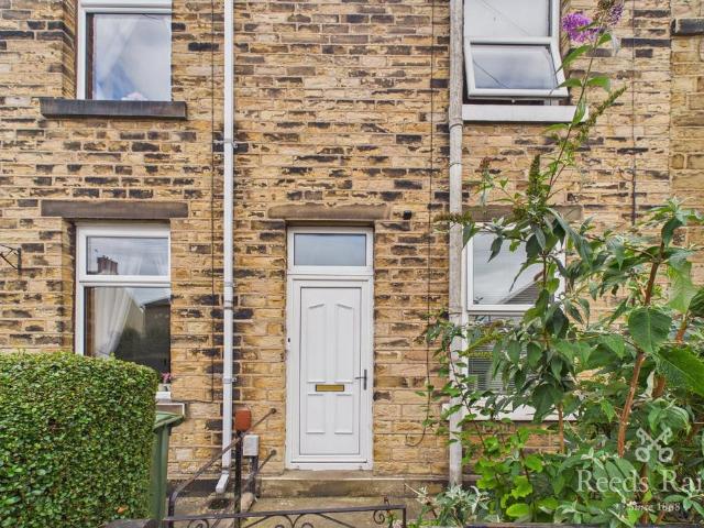 Dalton Fold Road, West Yorkshire HD5 2 bed terraced house to rent £800 pcm £185 pw