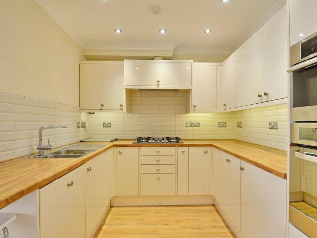 Dalton Square, Kingsdown, Bristol. 3 bed terraced house to rent £2,000 pcm £462 pw