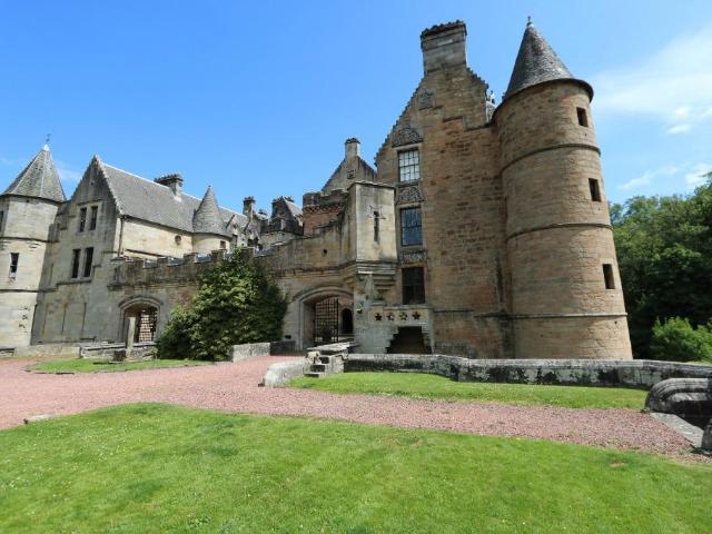 Dalzell House, Motherwell, ML1 3 bed house to rent £1,700 pcm £392 pw